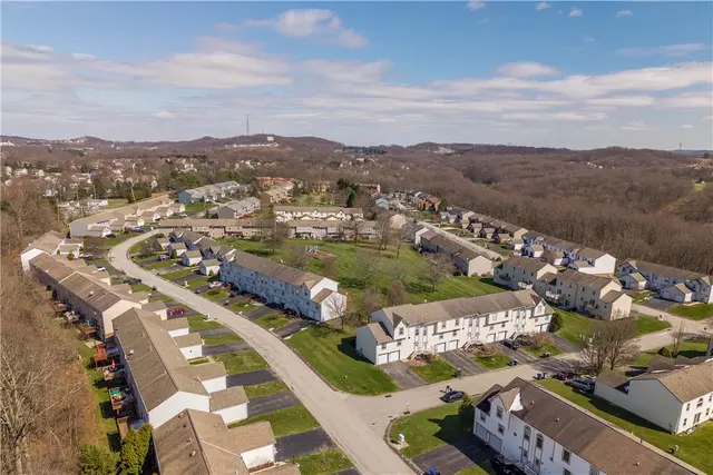 410 Suncrest Dr gallery image 9
