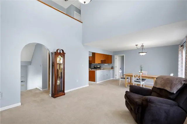 410 Suncrest Dr gallery image 12