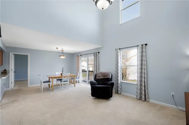 410 Suncrest Dr gallery image 13