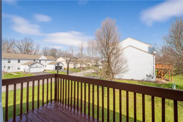 410 Suncrest Dr gallery image 17