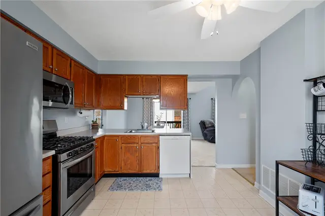 410 Suncrest Dr gallery image 18
