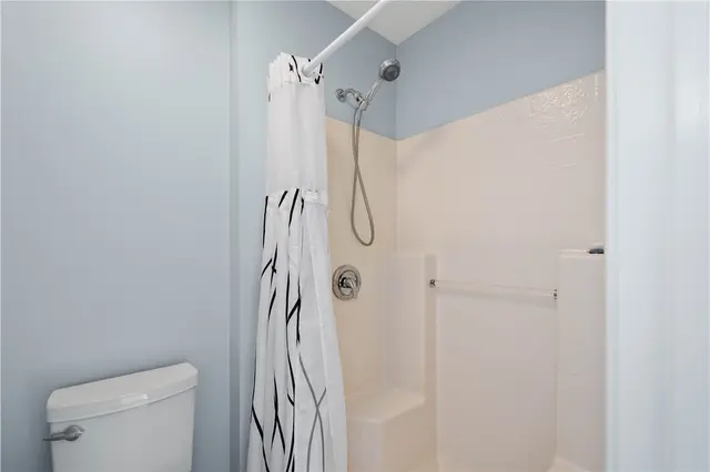 410 Suncrest Dr gallery image 24