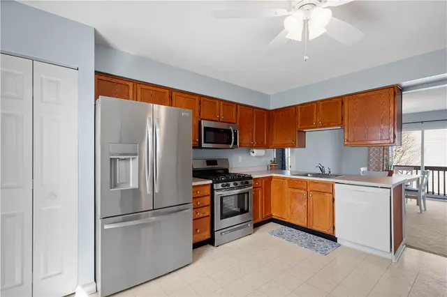410 Suncrest Dr gallery image 27