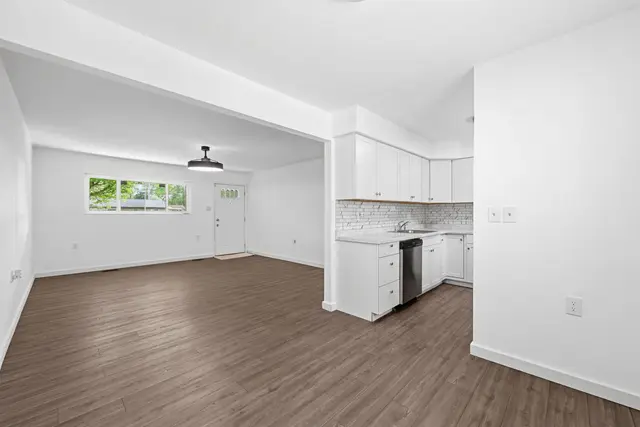 410 Sussex Drive gallery image 16