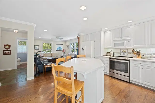 4101 Northampton Drive gallery image 9