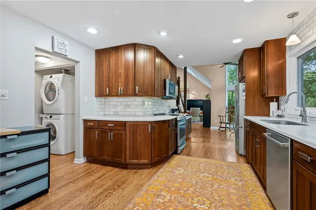 4114 Windfall Ln gallery image 3