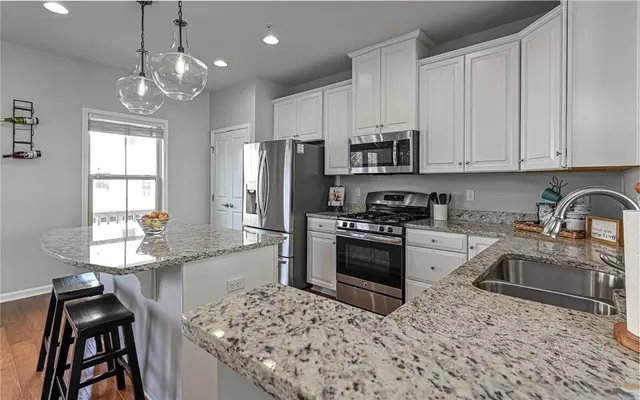 412 Fairmont Dr gallery image 9