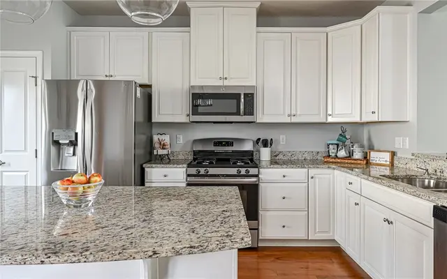 412 Fairmont Dr gallery image 10
