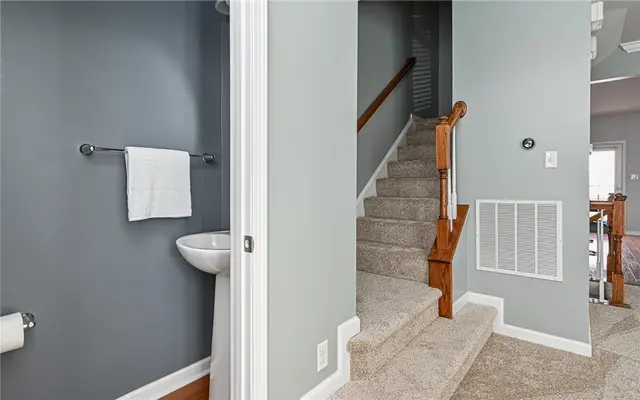 412 Fairmont Dr gallery image 15
