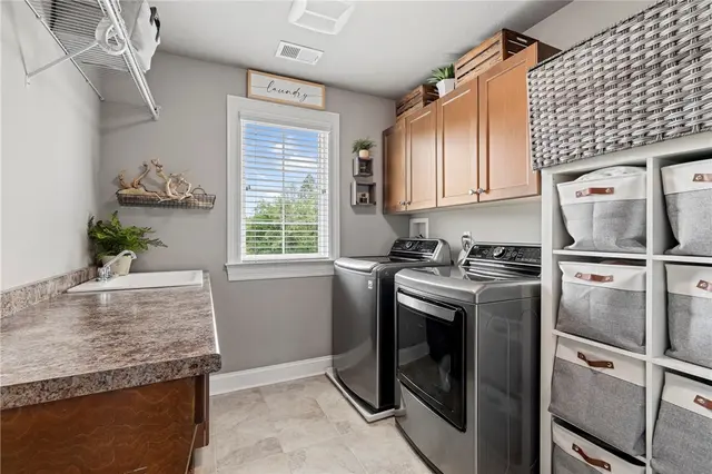 413 Wynstone Dr gallery image 32