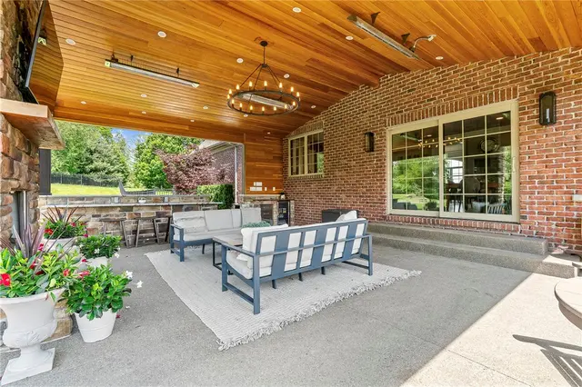 413 Wynstone Dr gallery image 37