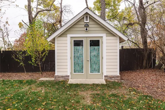 414 Anna Marie Dr gallery image 2