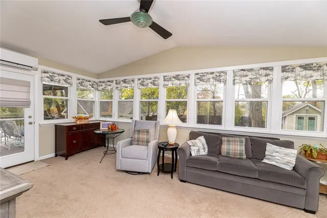 414 Anna Marie Dr gallery image 4
