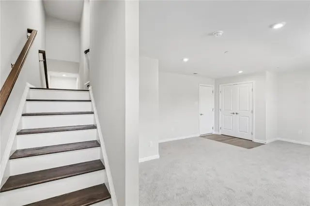 414 Nolan Circle gallery image 3