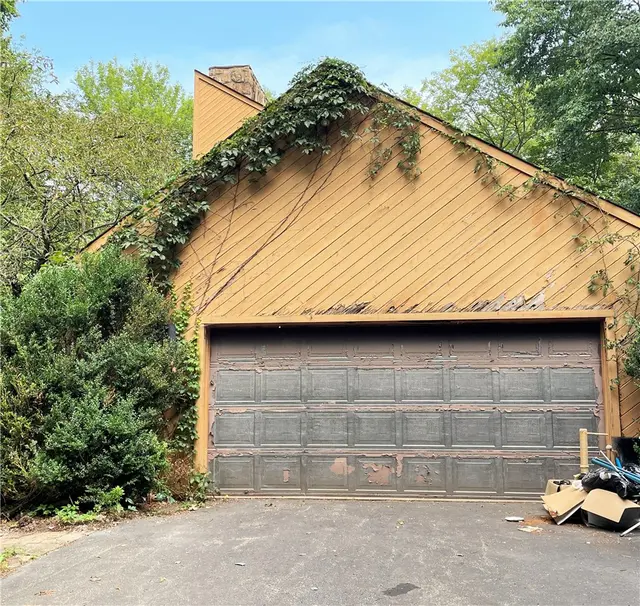 415 CANTERBURY TRAIL gallery image 28