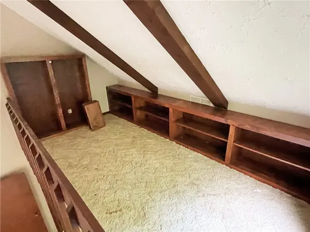 415 CANTERBURY TRAIL gallery image 34