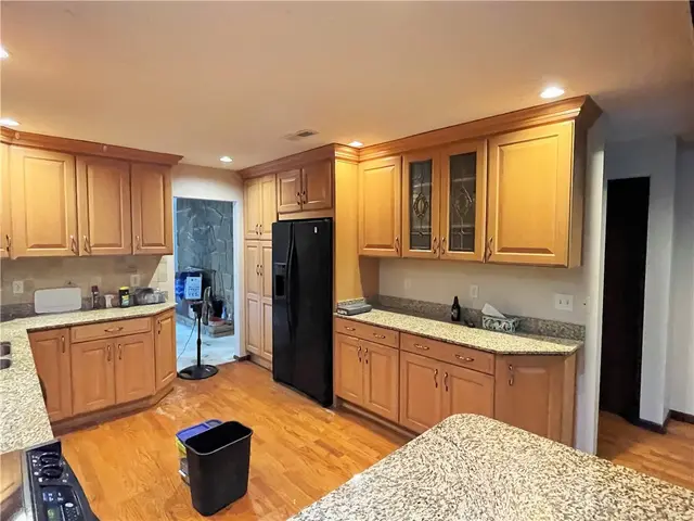 415 CANTERBURY TRAIL gallery image 36