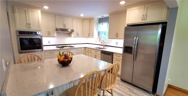 415 Hunter Dr gallery image 9