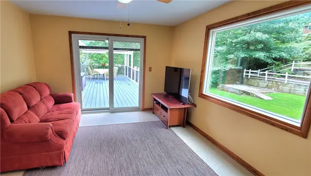 415 Hunter Dr gallery image 11