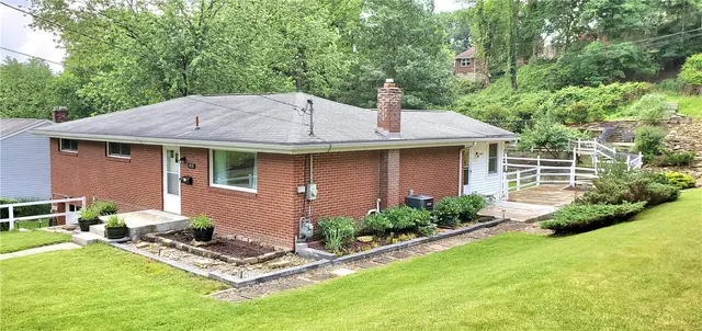 415 Hunter Dr gallery image 19