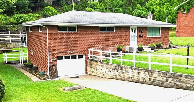 415 Hunter Dr gallery image 20