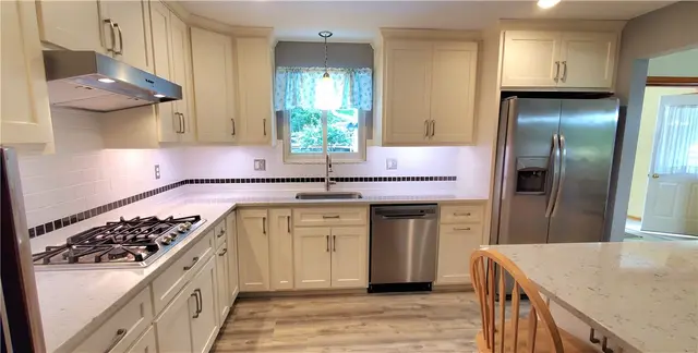 415 Hunter Dr gallery image 24