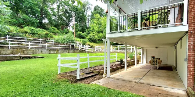 415 Hunter Dr gallery image 32