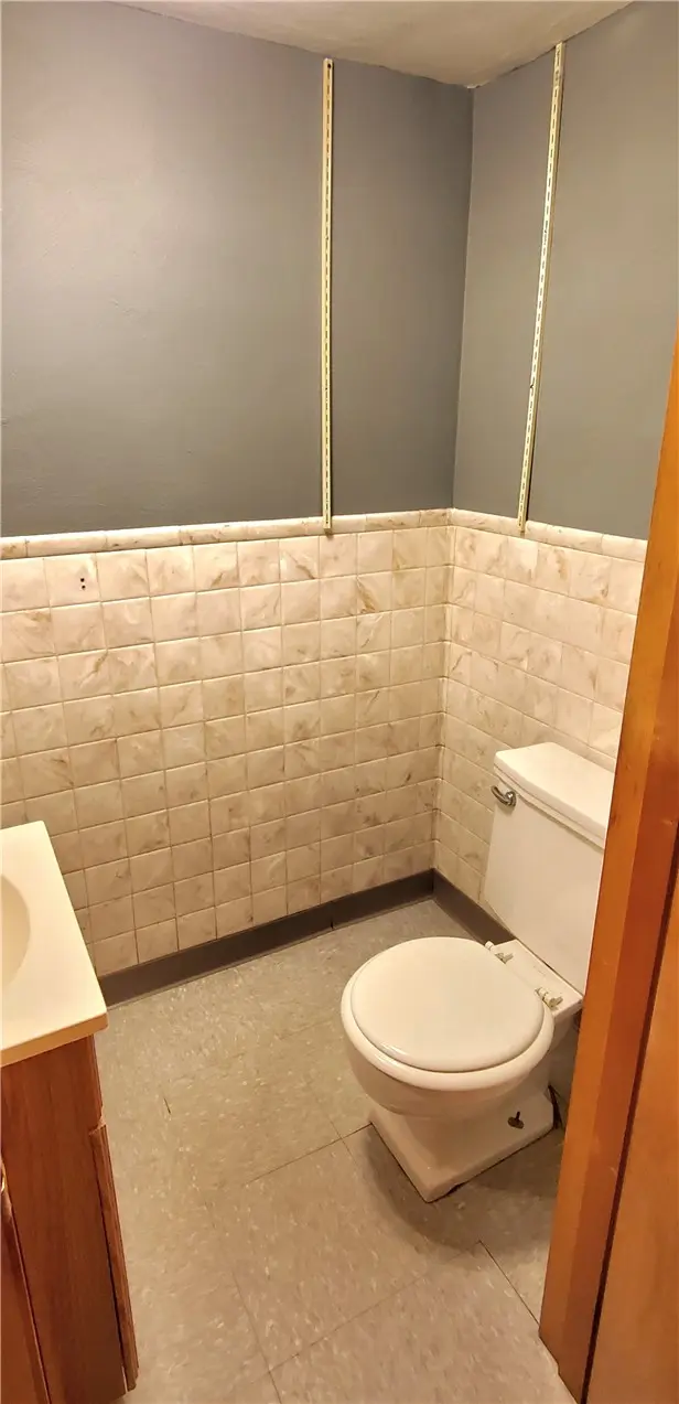 415 Hunter Dr gallery image 35