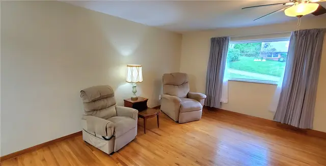 415 Hunter Dr gallery image 40
