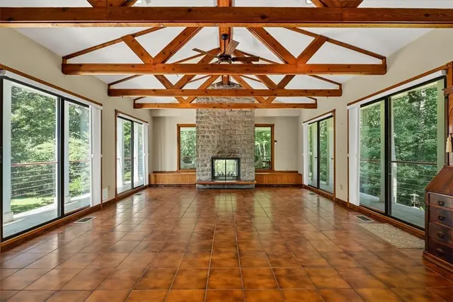 4151 Timberlane Dr gallery image 4