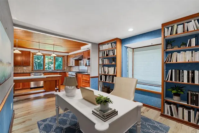4151 Timberlane Dr gallery image 8