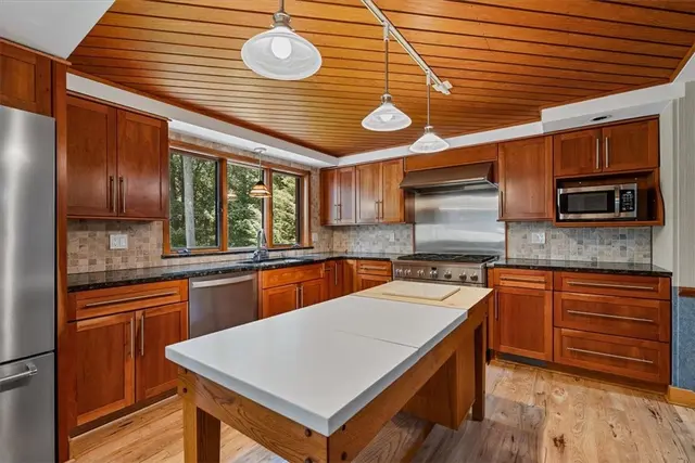 4151 Timberlane Dr gallery image 9