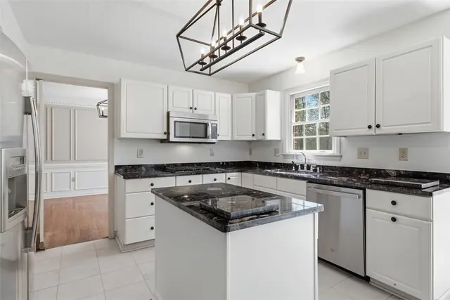 416 Chestnut Grove gallery image 6