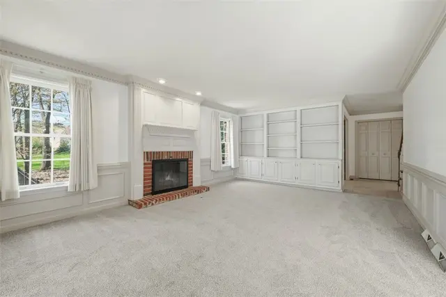 416 Chestnut Grove gallery image 11