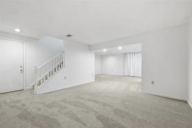 416 Chestnut Grove gallery image 14