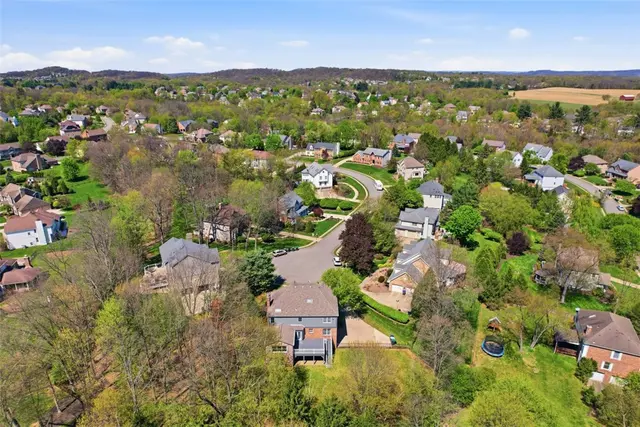 416 Chestnut Grove gallery image 23