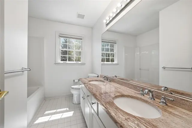 416 Chestnut Grove gallery image 26