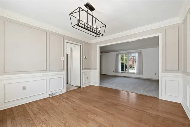 416 Chestnut Grove gallery image 36