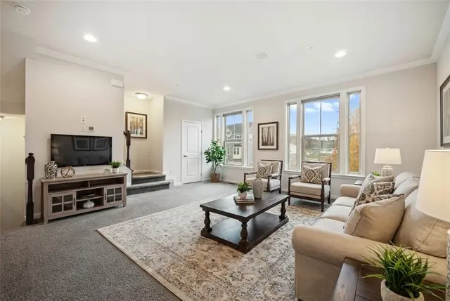 416 Fairmont Dr gallery image 6