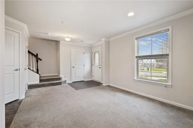 416 Fairmont Dr gallery image 11