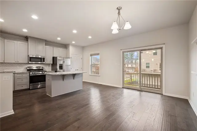 416 Fairmont Dr gallery image 19