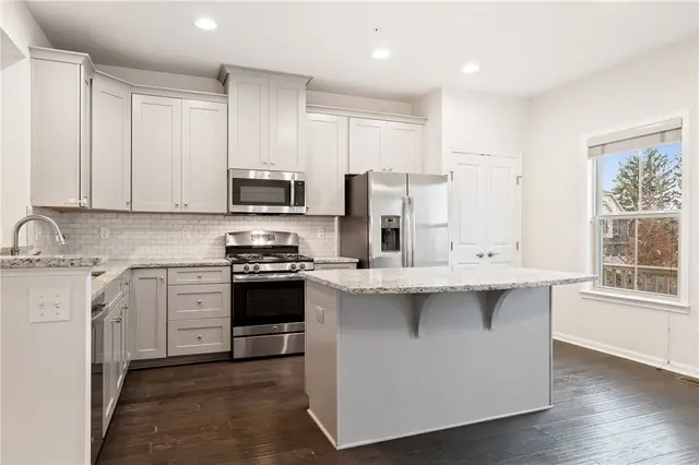 416 Fairmont Dr gallery image 21