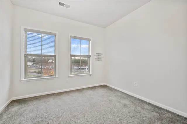 416 Fairmont Dr gallery image 38
