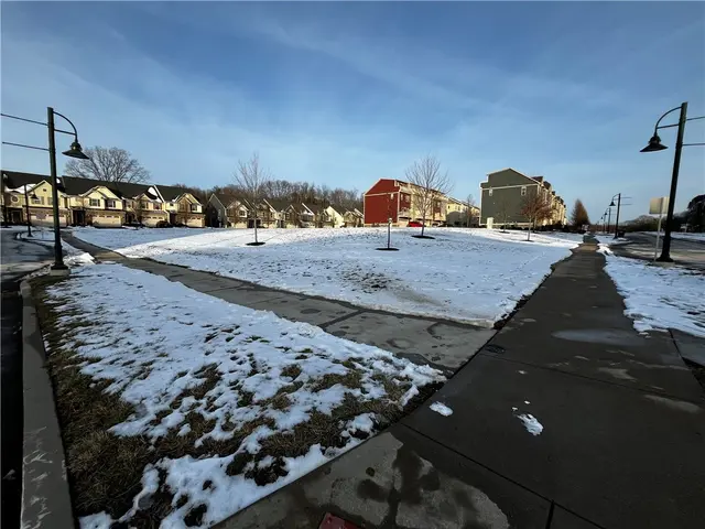 416 Fairmont Dr gallery image 47