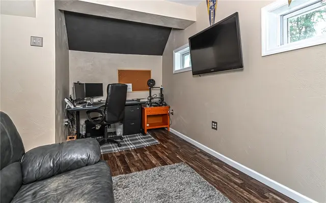 4166 Mount Royal Blvd gallery image 11
