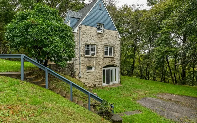 4166 Mount Royal Blvd gallery image 20