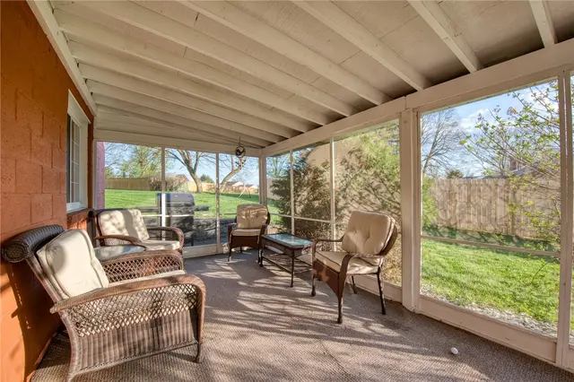 4166 Timberlane Dr gallery image 3