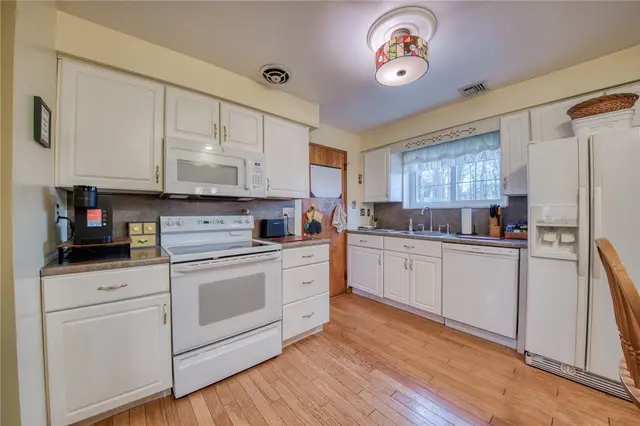 4166 Timberlane Dr gallery image 23