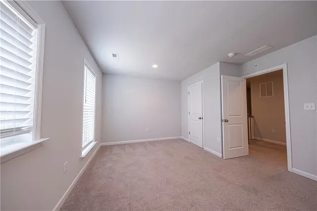 417 Roebling Ct gallery image 3