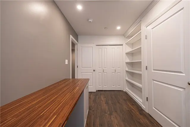 417 Roebling Ct gallery image 5